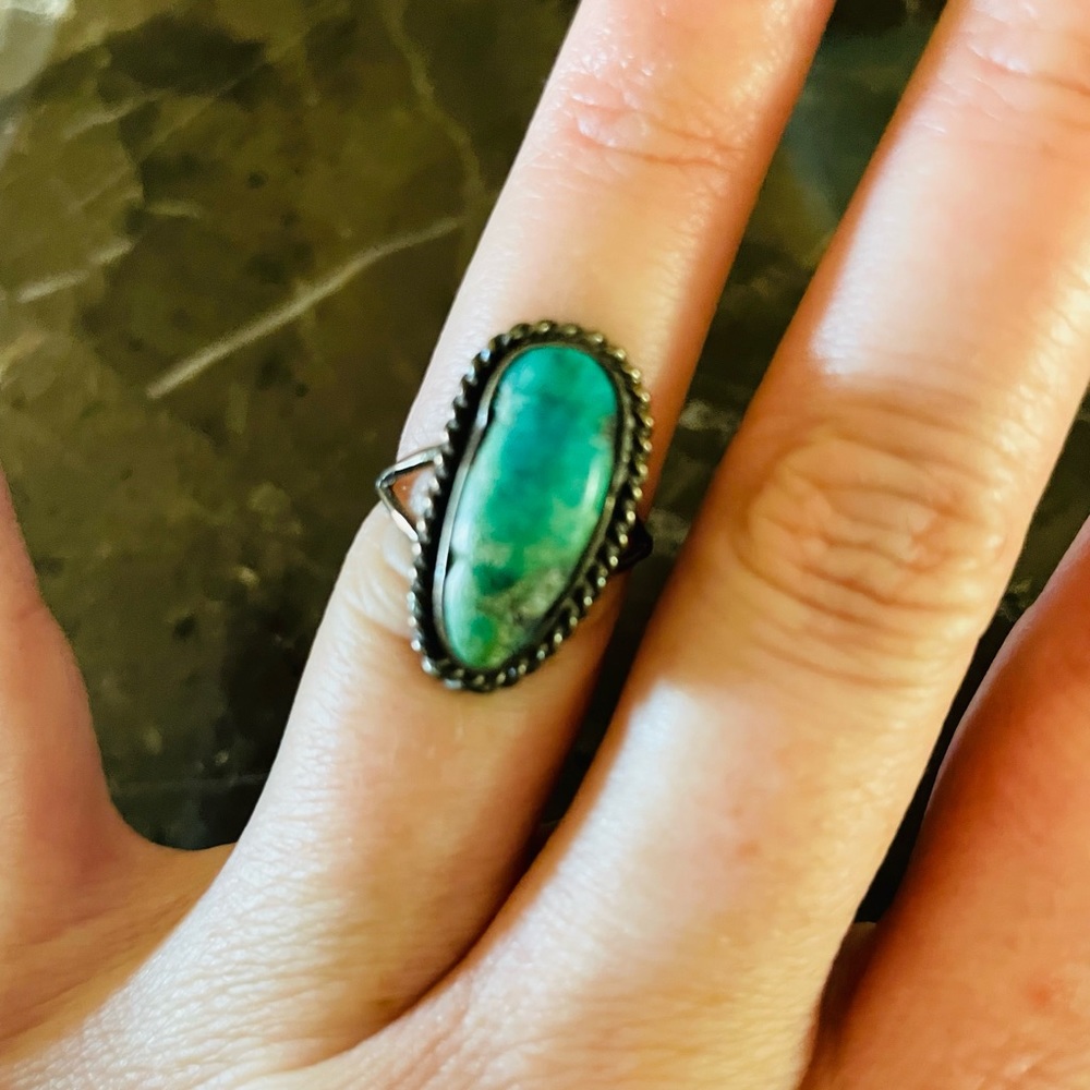 VINTAGE turquoise and silver ring